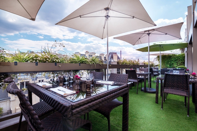 Imagen del bar/restaurante del Hotel Warwick Paris. Foto 2