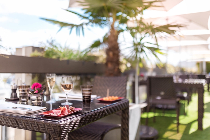 Imagen del bar/restaurante del Hotel Warwick Paris. Foto 3