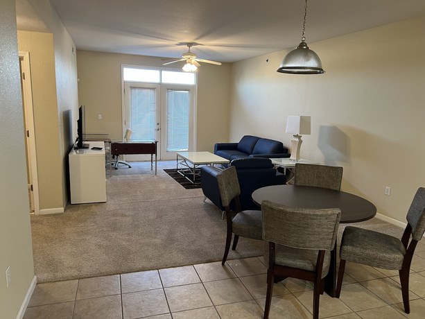 Imagen de la habitación del Hotel Washburn Suites. Foto 2