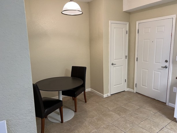 Imagen de la habitación del Hotel Washburn Suites. Foto 6