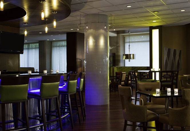 Imagen del bar/restaurante del Hotel Washington Dulles Marriott Suites. Foto 1