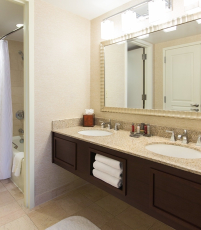 Imagen de la habitación del Hotel Washington Dulles Marriott Suites. Foto 11