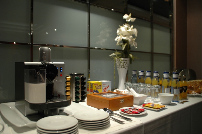 Imagen del bar/restaurante del Hotel Washington Parquesol Suites and. Foto 3