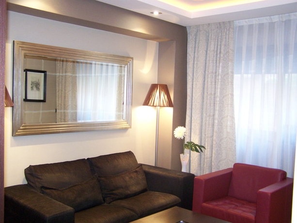 Imagen de los interiores del Hotel Washington Parquesol Suites and. Foto 12