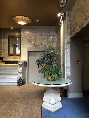 Imagen de los interiores del Hotel Washington Plaza Apartments. Foto 13