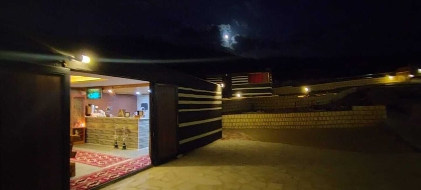 Imagen de los interiores del Hotel Wassaif Camp. Foto 18
