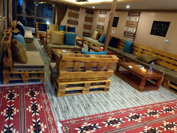 Imagen de los interiores del Hotel Wassaif Camp. Foto 19