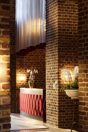 Imagen de los interiores del Hotel Wasserturm Cologne, Curio Collection By Hilton. Foto 13