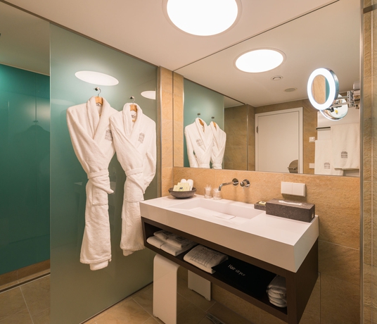 Imagen de la habitación del Hotel Wasserturm Cologne, Curio Collection By Hilton. Foto 4