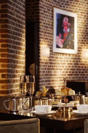 Imagen de los interiores del Hotel Wasserturm Cologne, Curio Collection By Hilton. Foto 16