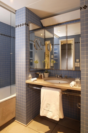 Imagen de la habitación del Hotel Wasserturm Cologne, Curio Collection By Hilton. Foto 9