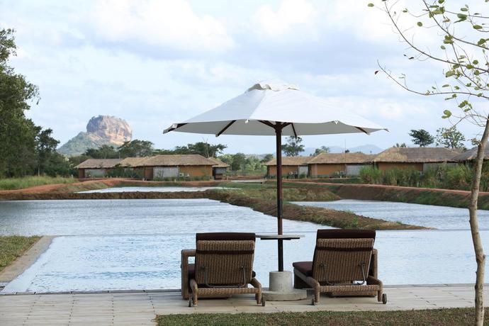 Imagen de la piscina del Hotel Water Garden Sigiriya. Foto 7