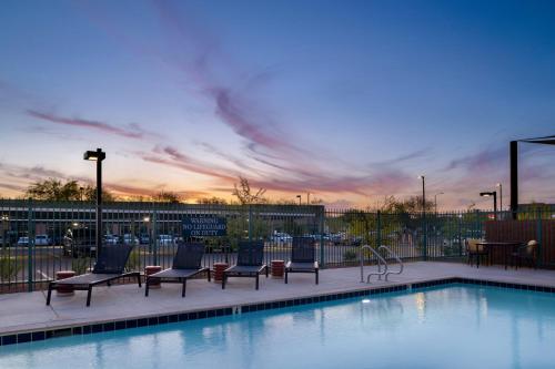 Imagen de la piscina del Hotel WaterWalk Extended Stay Huntsville. Foto 15