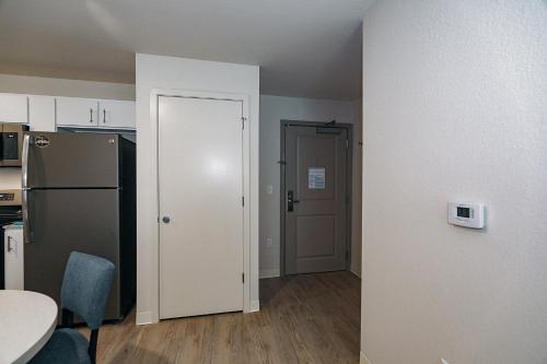 Imagen de la habitación del Hotel WaterWalk Extended Stay Raleigh Durham Research Triangle. Foto 6