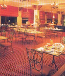 Imagen del bar/restaurante del Hotel Waterfront Airport. Foto 2