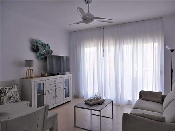 Imagen de la habitación del Hotel Waterfront Carihuela. Foto 14