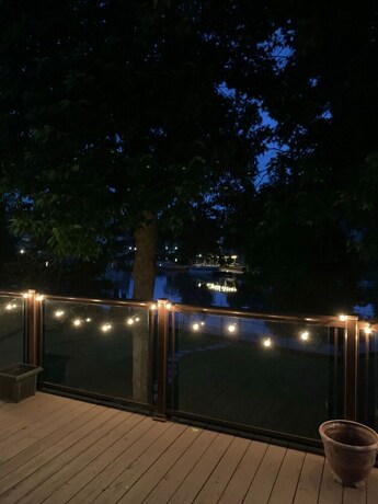 Imagen general del Hotel Waterfront Cottage 4 BD by GLOBALSTAY. Foto 13