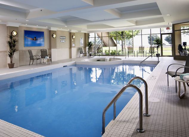 Imagen de la piscina del Hotel Waterfront Downtown Burlington. Foto 20