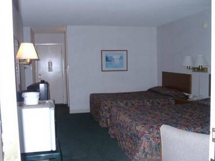 Imagen de la habitación del Hotel Waterfront Inn Mackinaw City. Foto 6