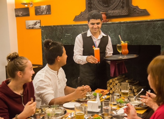 Imagen del bar/restaurante del Hotel Waterfront Resort By Kgh Group. Foto 5