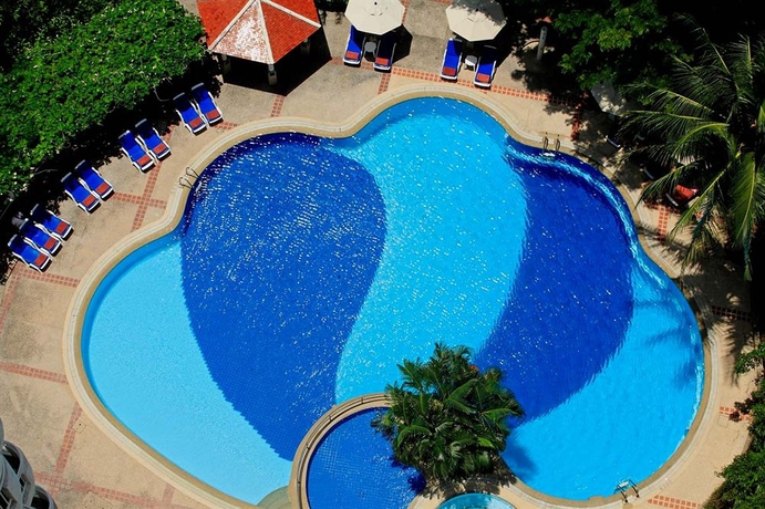 Imagen de la piscina del Hotel Waterfront Suites Phuket By Centara. Foto 13