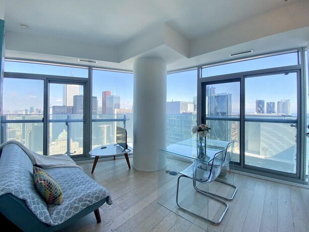 Imagen general del Hotel Waterfront York Suites. Foto 1
