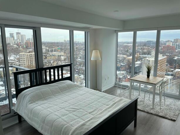 Imagen general del Hotel Waterfront York Suites. Foto 6