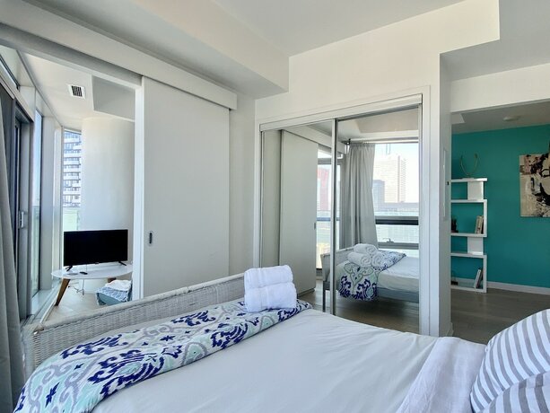 Imagen general del Hotel Waterfront York Suites. Foto 7