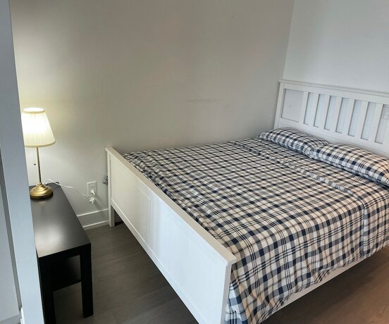 Imagen de la habitación del Hotel Waterfront York Suites. Foto 20