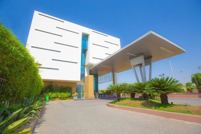 Imagen de los exteriores del Hotel Waterlily Indore. Foto 7
