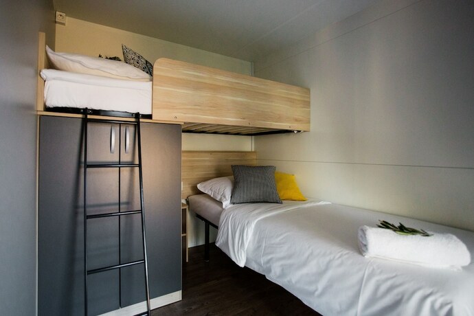 Imagen de la habitación del Hotel Waterman Beach Village. Foto 18