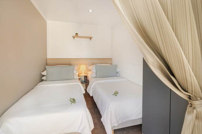 Imagen general del Hotel Waterman Beach Village. Foto 10