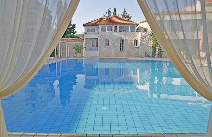 Imagen de la piscina del Hotel Waterman Svpetrvs Resort. Foto 16