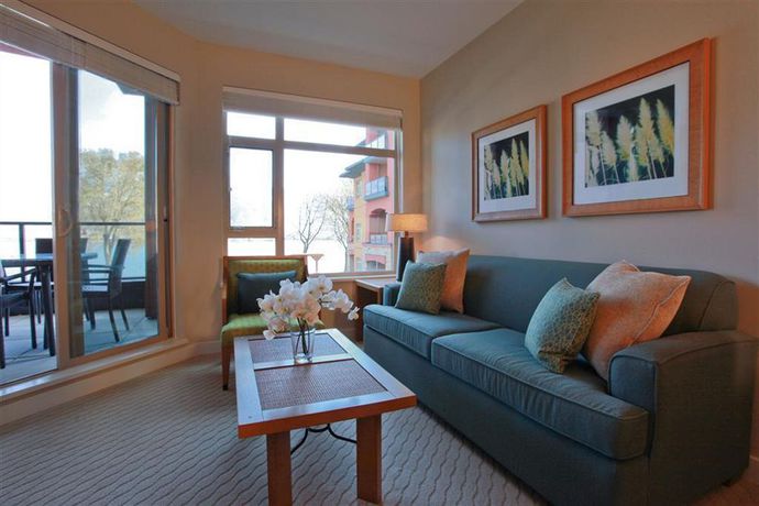 Imagen de los interiores del Hotel Watermark Beach Resort. Foto 14