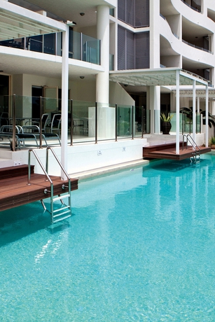 Imagen de la piscina del Hotel Waters Edge Apartments Cairns. Foto 15