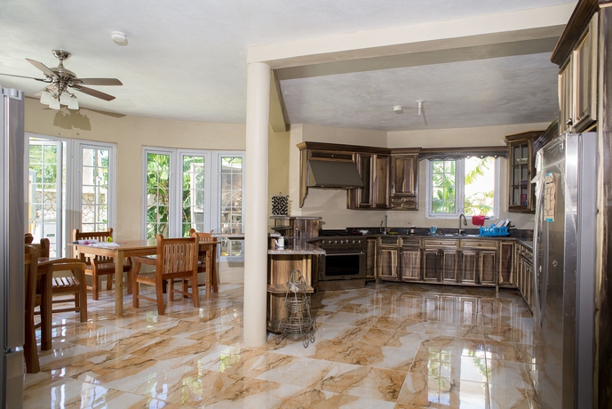 Imagen del bar/restaurante del Hotel Waters Edge Guest House. Foto 5