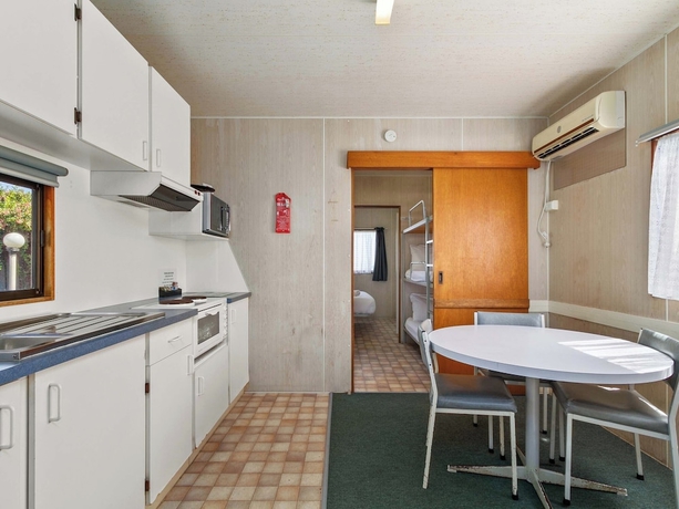 Imagen de la habitación del Hotel Waters Edge Holiday Park. Foto 14