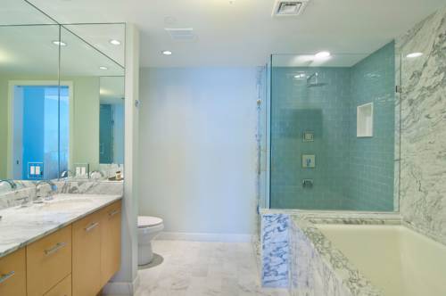 Imagen de la habitación del Hotel Water's Edge Resort and Spa. Foto 16