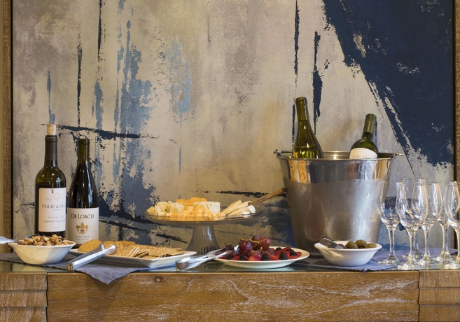 Imagen del bar/restaurante del Hotel Waters Edge, Tiburon. Foto 6