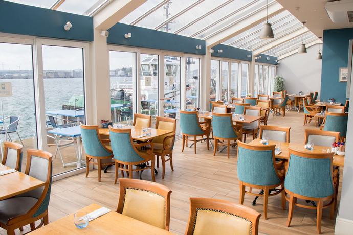 Imagen del bar/restaurante del Hotel WatersEdge, Cobh. Foto 4