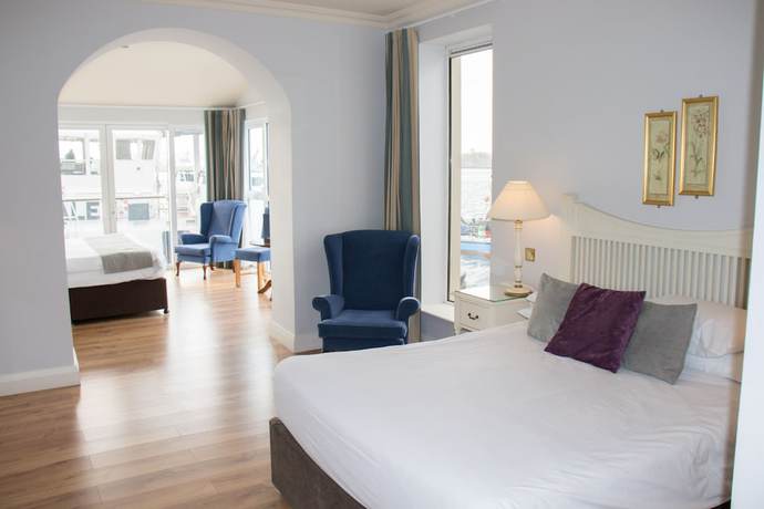 Imagen de la habitación del Hotel WatersEdge. Foto 10