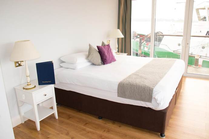 Imagen de la habitación del Hotel WatersEdge. Foto 15