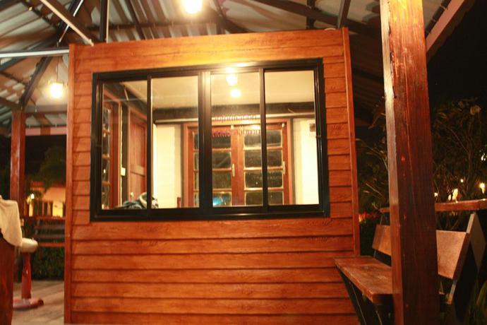 Imagen de los interiores del Hotel Waterside Resort. Foto 7