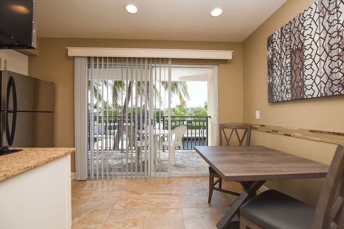 Imagen de la habitación del Hotel Waterside Suites and Marina. Foto 22