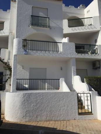 Imagen de los exteriores del Hotel Waterside Village. Foto 3