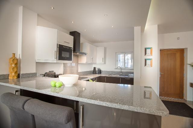 Imagen de los interiores del Hotel Waterside Village. Foto 6