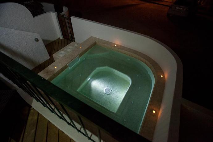 Imagen de la piscina del Hotel Waterside Village. Foto 10