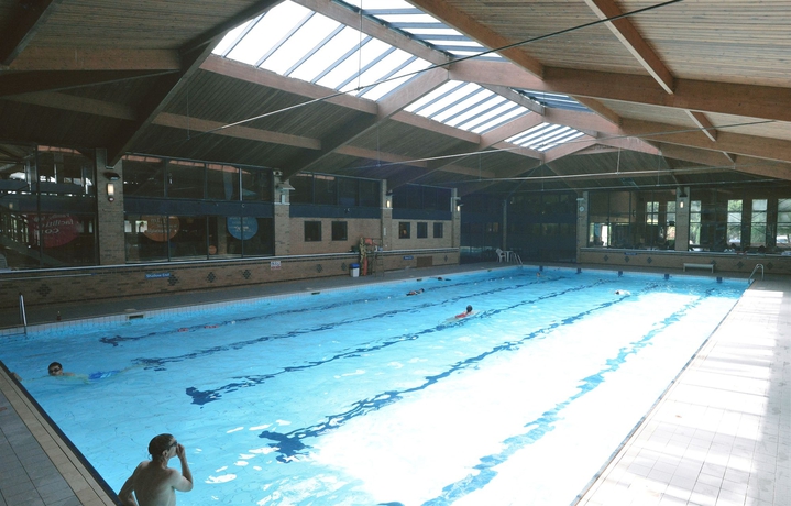 Imagen de la piscina del Hotel Waterside and Leisure Club. Foto 15