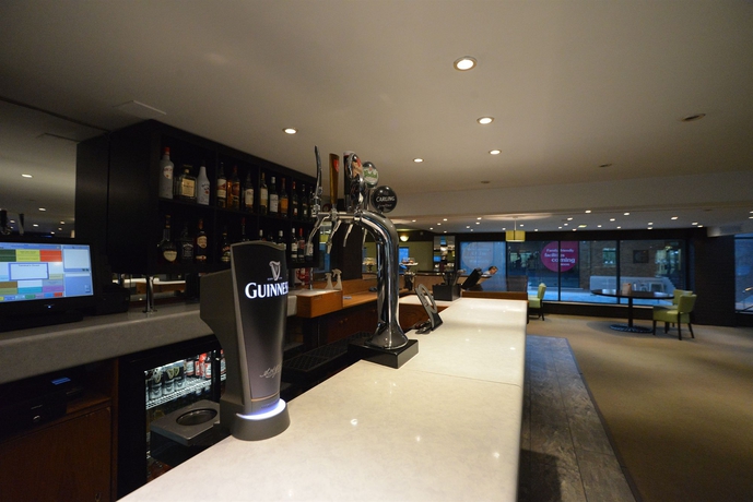 Imagen del bar/restaurante del Hotel Waterside and Leisure Club. Foto 6