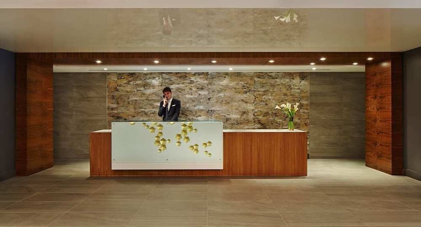 Imagen de los interiores del Hotel Waterstone Resort and Marina Boca, Curio Collection By Hilton. Foto 5